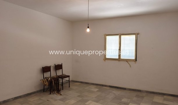 Herverkoop - Village House -
Olula del Rio