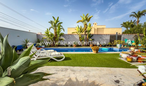 Resale - Villa -
Torrevieja - Torreta - Florida