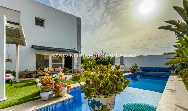 Resale - Villa -
Torrevieja - Torreta - Florida