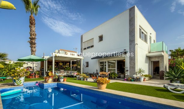 Resale - Villa -
Torrevieja - Torreta - Florida