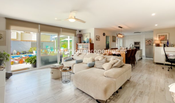 Resale - Villa -
Torrevieja - Torreta - Florida