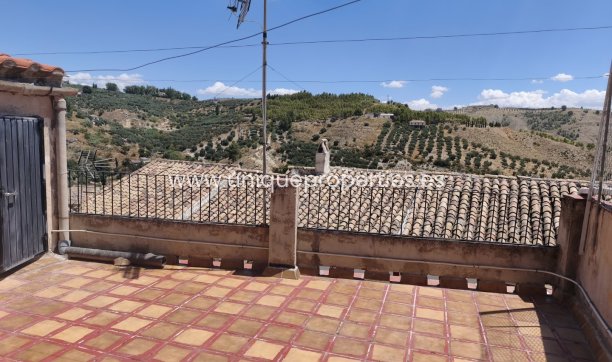 Resale - Village House -
Castril