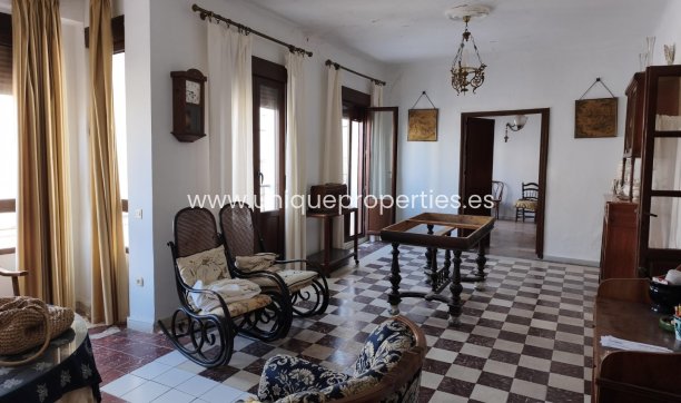 Reventa - Village House -
Seron