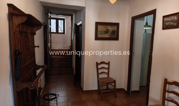Reventa - Village House -
Seron