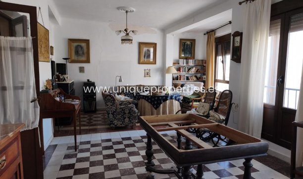 Reventa - Village House -
Seron