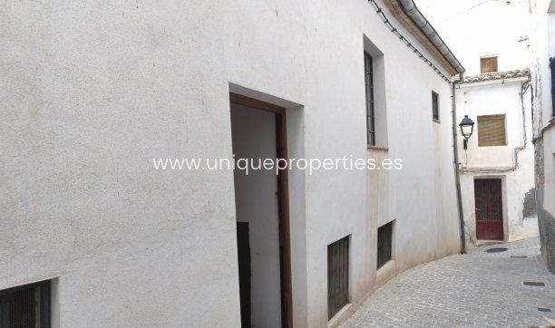 Reventa - Village House -
Seron