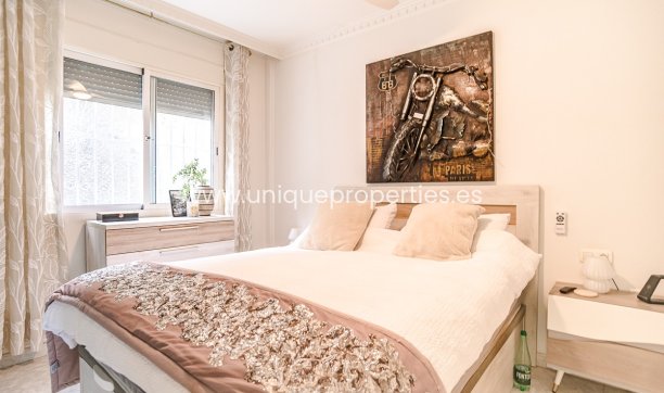 Resale - House -
San Fulgencio - urb.la marina