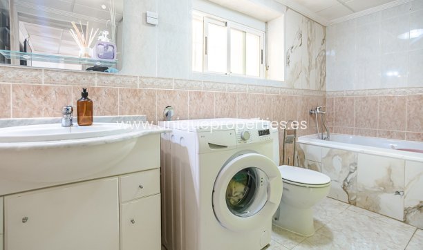 Resale - House -
San Fulgencio - urb.la marina