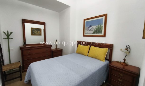 Herverkoop - Village House -
Baza