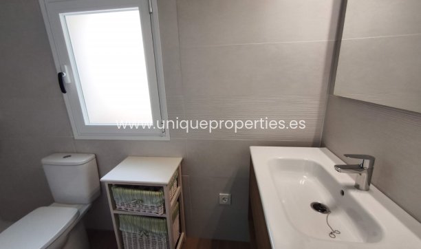 Herverkoop - Village House -
Baza