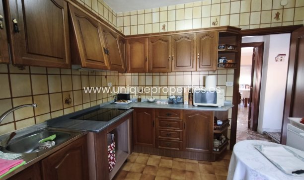 Herverkoop - Village House -
Baza
