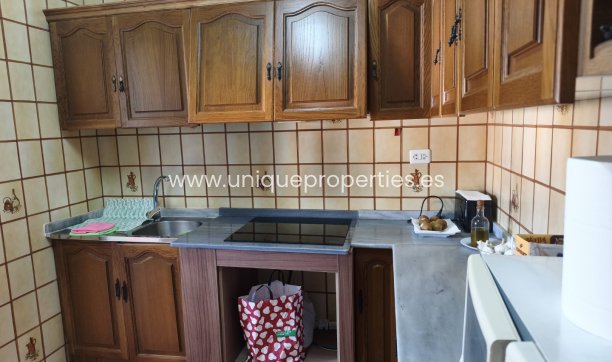 Herverkoop - Village House -
Baza