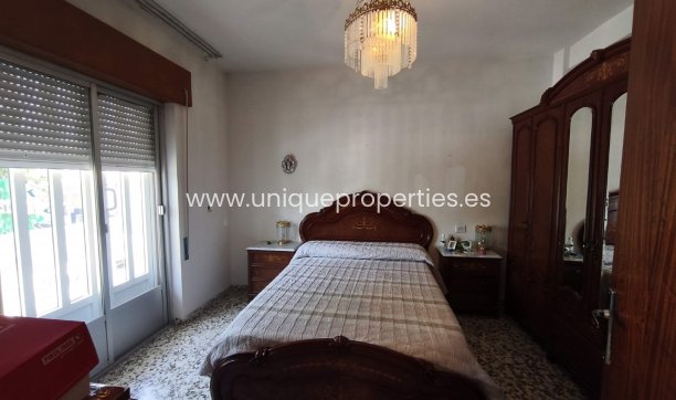 Herverkoop - Village House -
Baza