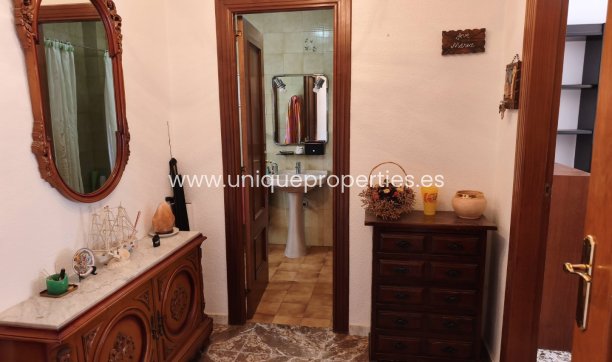 Herverkoop - Village House -
Baza