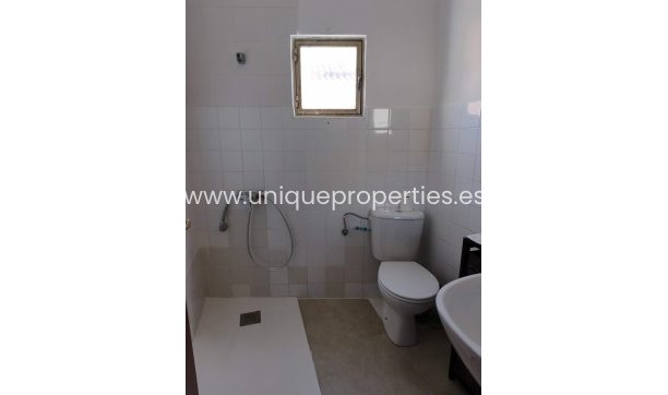 Herverkoop - Village House -
Baza