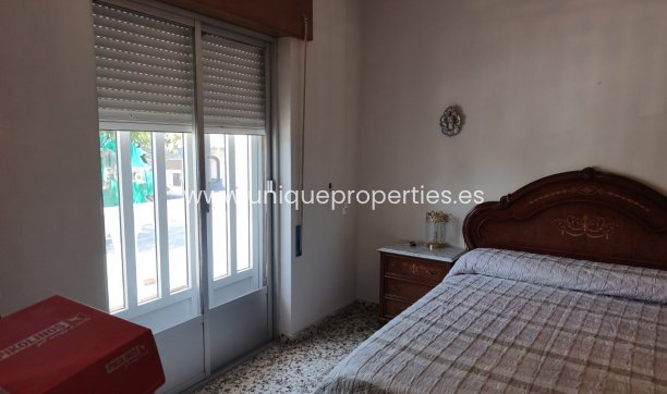 Herverkoop - Village House -
Baza