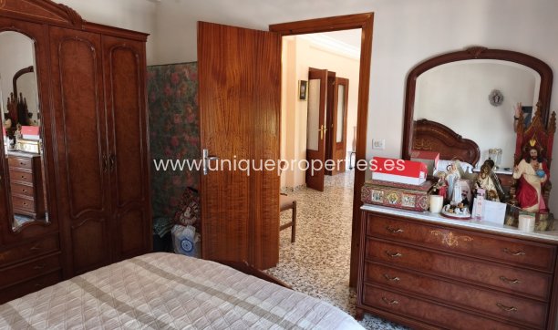 Herverkoop - Village House -
Baza