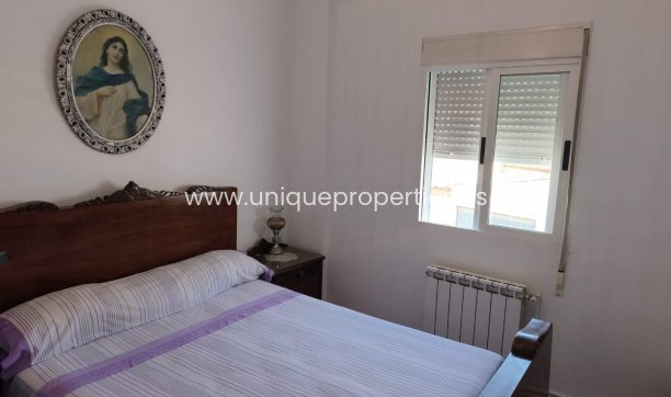 Herverkoop - Village House -
Baza