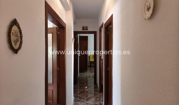 Herverkoop - Village House -
Baza