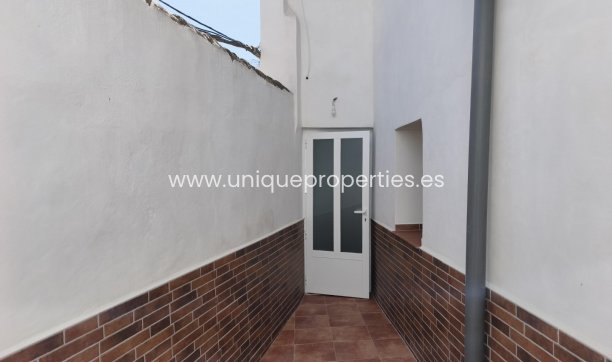 Herverkoop - Village House -
Baza