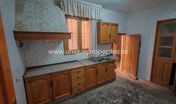 Resale - Village House -
Caniles