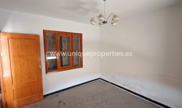 Resale - Village House -
Caniles