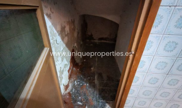 Resale - Village House -
Caniles