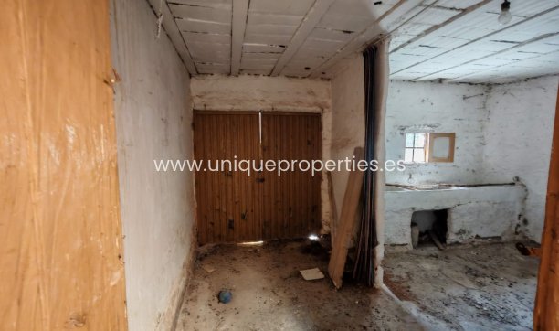 Resale - Village House -
Caniles