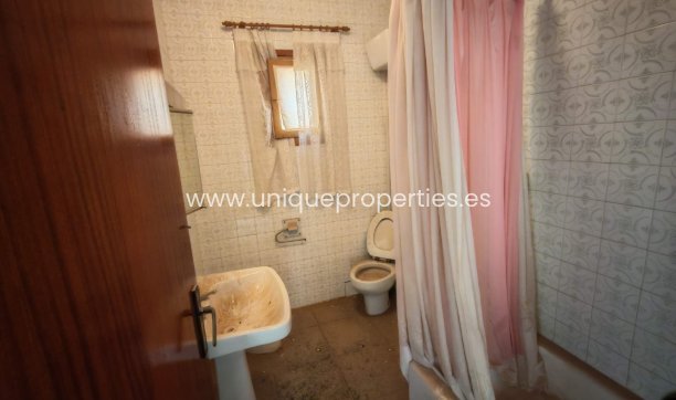 Resale - Village House -
Caniles