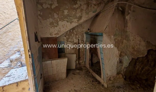 Resale - Village House -
Caniles