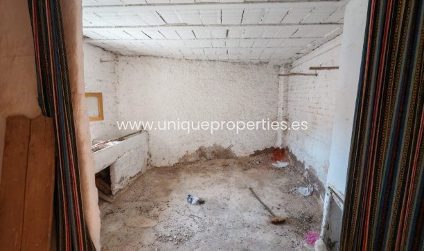 Resale - Village House -
Caniles
