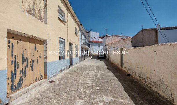 Resale - Village House -
Caniles