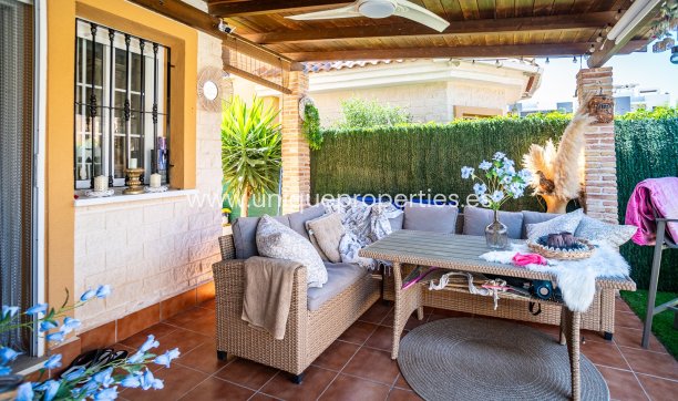 Resale - House -
Guardamar del Segura - EL RASO