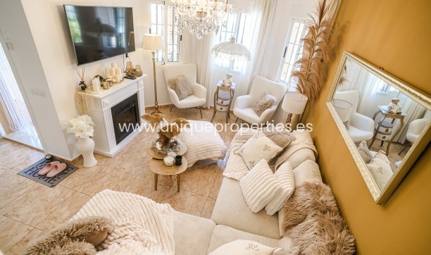 Resale - House -
Guardamar del Segura - EL RASO