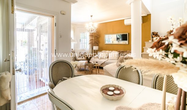 Resale - House -
Guardamar del Segura - EL RASO