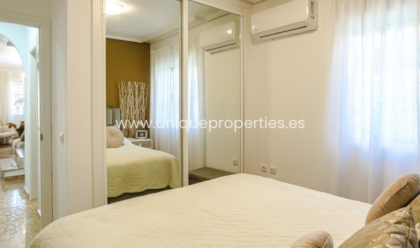 Resale - House -
Guardamar del Segura - EL RASO