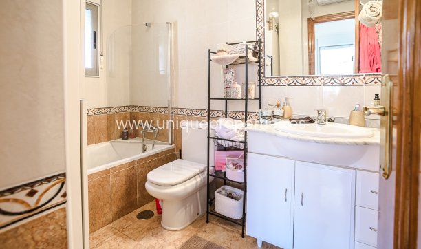 Resale - House -
Guardamar del Segura - EL RASO