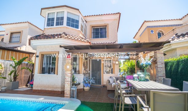 Resale - House -
Guardamar del Segura - EL RASO
