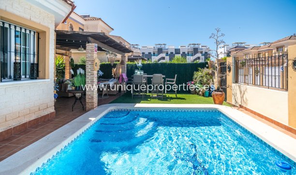 Resale - House -
Guardamar del Segura - EL RASO