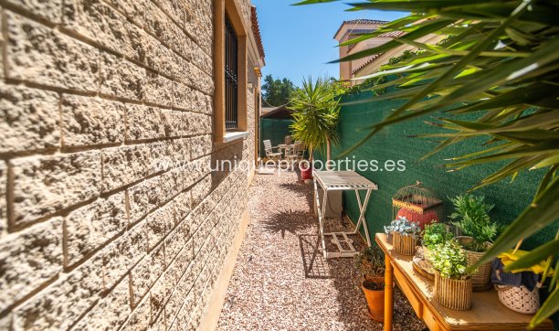 Resale - House -
Guardamar del Segura - EL RASO
