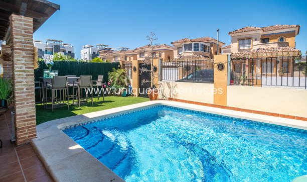 Resale - House -
Guardamar del Segura - EL RASO