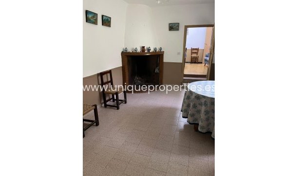 Herverkoop - Village House -
Cortes de Baza