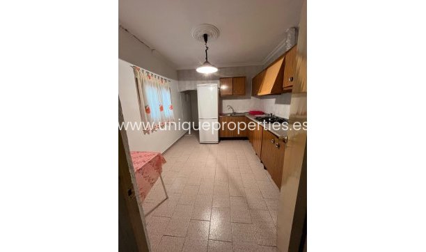 Herverkoop - Village House -
Cortes de Baza