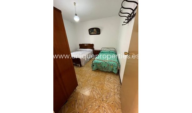 Herverkoop - Village House -
Cortes de Baza