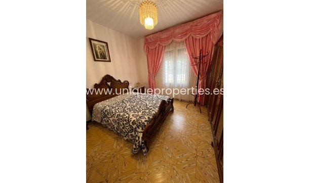 Herverkoop - Village House -
Cortes de Baza