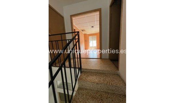 Herverkoop - Village House -
Cortes de Baza
