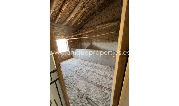Herverkoop - Village House -
Cortes de Baza