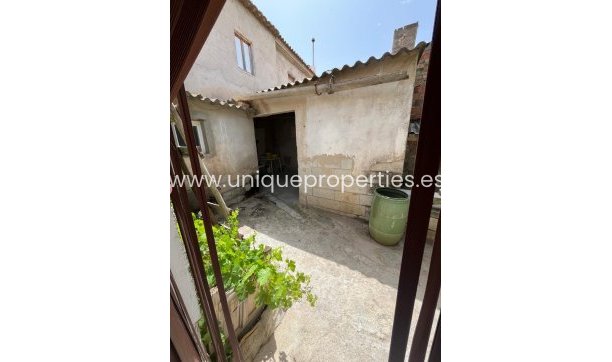 Herverkoop - Village House -
Cortes de Baza