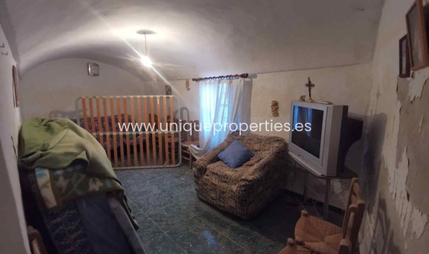 Resale - Cave House -
Caniles