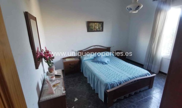 Resale - Cave House -
Caniles